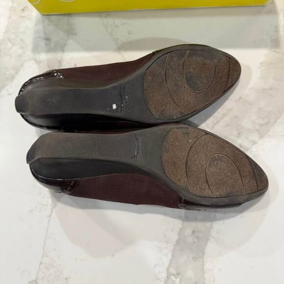 Circa Joan & David Wedge Pumps Womens 7.5M Wing Tip Brown Patent Leather Stretch - Picture 7 of 8